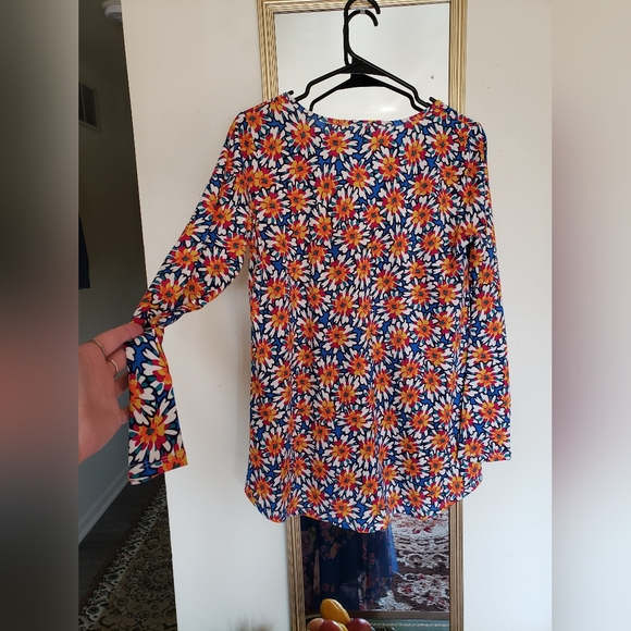 NWOT gleaming gardenias top, lularoe - Picture 4 of 15